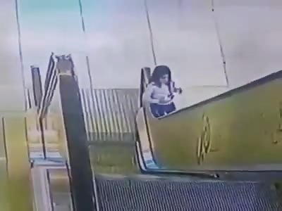 The girl's clothes are hooked on the escalator