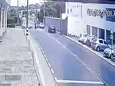 The man receives a small blow on his motorcycle and executes the driver of the car