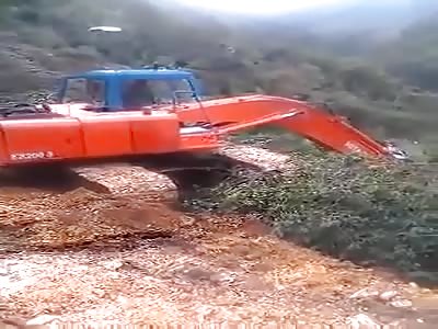 accident of a retro excavator falls from above