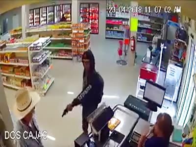 Grandpa Cowboy overtakes would-be robber