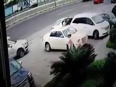 CCTV Murder - Man Is executed as he walks to his vehicle