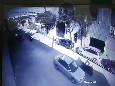 CCTV - Off Duty Cop Gets Merked Quick and Easy