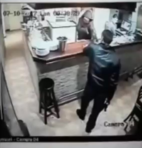 Security Guard Waits for the Right Momet but Ends With a Bullet in the Forehead
