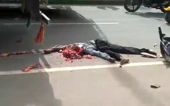 Motorcyclist remains on the street with Head destroyed by truck