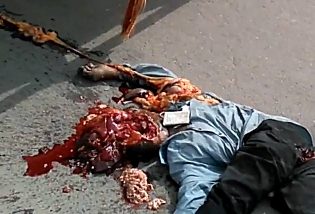 Motorcyclist Head destroyed by truck (Different video / same Garbage)