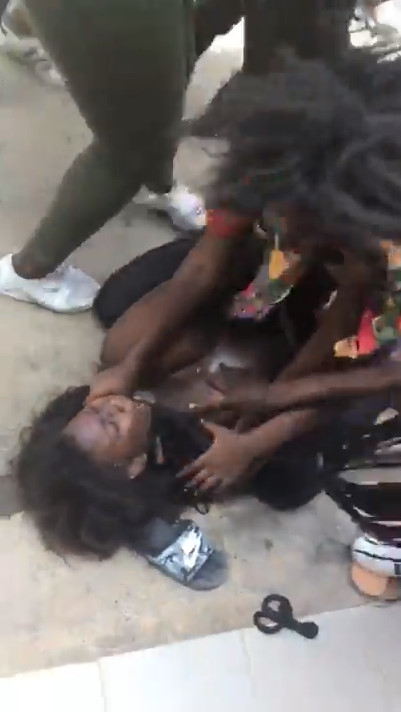 Crazy Naked Woman caught stealing is punished by women group
