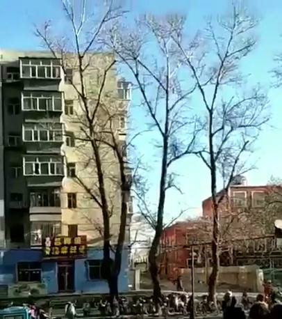 Chinese Man Commits Suicide Jumping to Death from the Roof of a Building