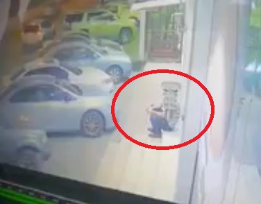 CCTV ACCIDENT - Man Crushed by Car 