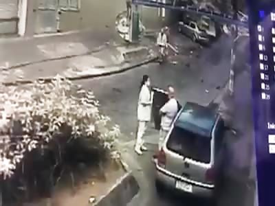 Thieves stealing car