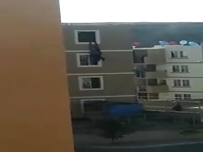 Mexican man had to jump from the window after he stabbed someone and set 2 flats on fire
