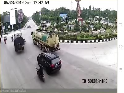 Live Accident Caught on CCTV Footage(51)