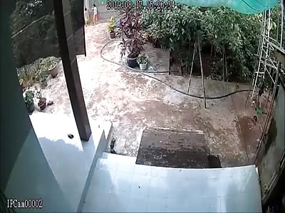 Accident Caught in CCTV Camera - Live CCTV Video(16)