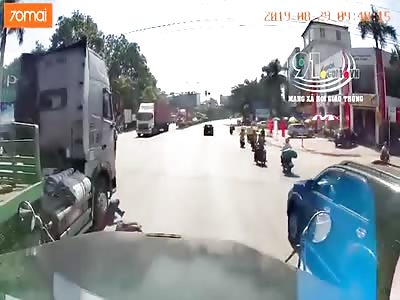 Accident Caught On CCTV: Latest News(12)