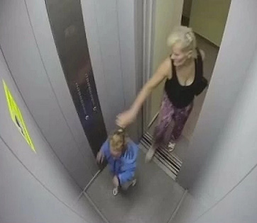 Grandmother Beat Her Granddaughter in an Elevator