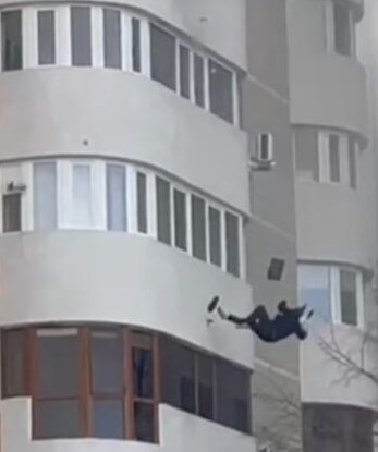 Woman Jump From the Sixth Floor of the Burning Apartment 