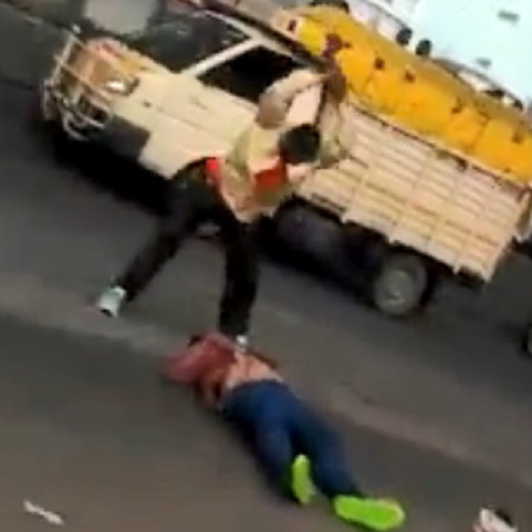 Man Savagely Axed to Death In Broad Daylight on the Busy Road.