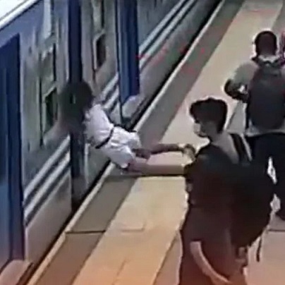 A Woman Fainted and Fell Onto the Train Tracks In Argentina