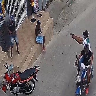 Amazing Drive-by Shooting Caught on Camera In Ecuador