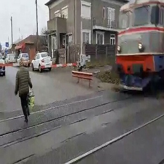 She Thought She Can Outsmart The Train - Her Last Mistake