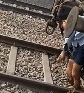 After A Fight With His Wife, He Jumped In Front Of The Train, The Passengers Were Scared To See The Dead Body Coming With The Train