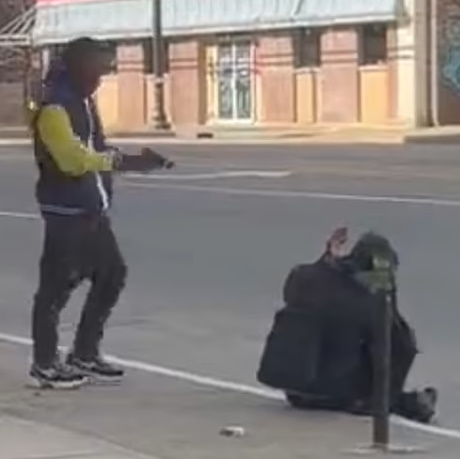 Man casually Loads His Gun and Executes Homeless Man on St Louis Sidewalk , Missouri.