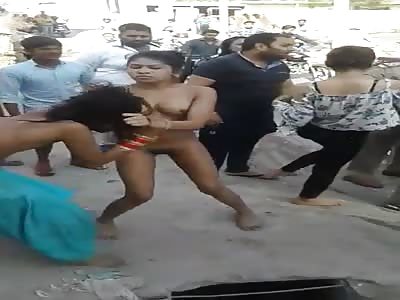 Naked public fight 