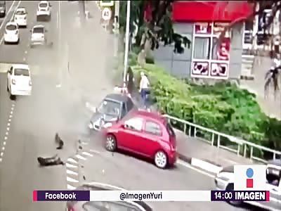 Car hits people in Russia 