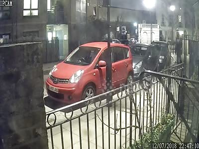 Captures thug destroying car