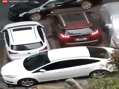 Car Gets Boxed In Parking Space. Leaves LIKEABOSS!