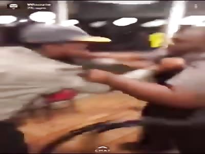 Waffle House Cook Beats Up Customer For Complaining About His Food!