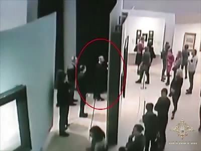 Thief strolls out of Moscow art gallery clutching masterpiece
