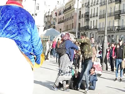 Police in Madrid intervene in brutal fight involving Roma men & women