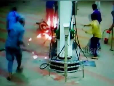 Motorcycle caught fire while filling petrol in India