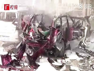 A car carrying pressurized hydrogen (for balloons) tanks exploded  2