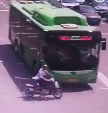 The bus took his head?