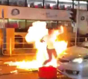 HK Plainclothed Officer Beaten and Set Alight 