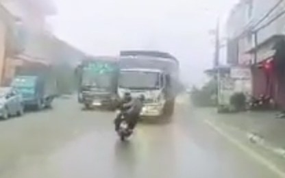 Biker w/ Passenger Drives Straight into Truck