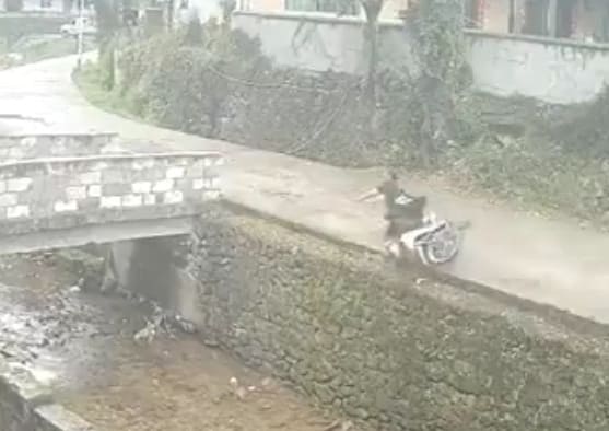 Motorbikers Face Meets a Bridge