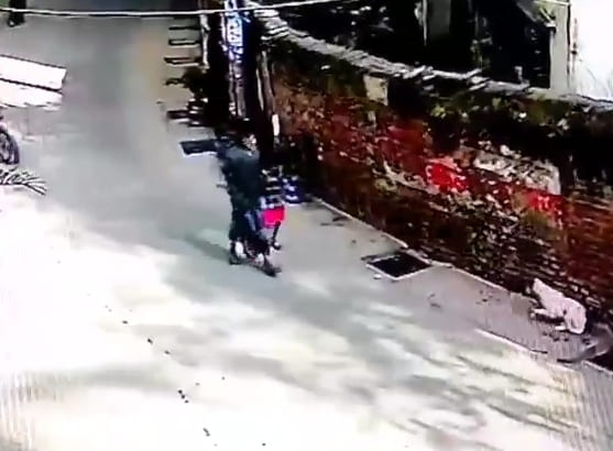 Kid Crushed By Wall On Way To School