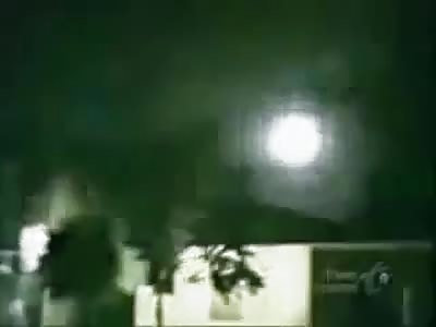 Flying humanoid attacks a police officer in Mexico!