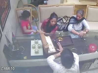 Robbery in Jewelry shop captured on cctv