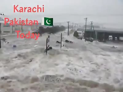 Karachi Pakistan flood. People swept.