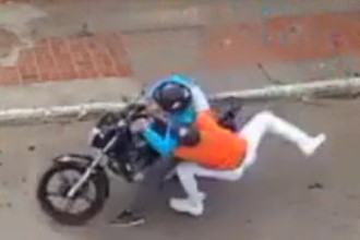 Butchers Deliver Instant Karma by Attacking Thief and Forcing Him to Return Stolen Money