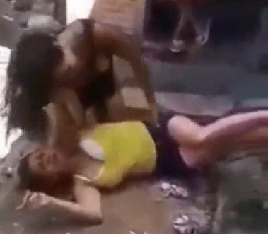 WTF: Girl Beats Her Own Mother.