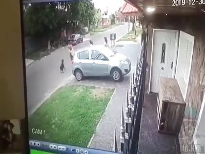 women beating a thief