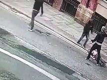 Sickening footage of thugs stomping the head of unconscious man Thugs beat a man unconscious ...