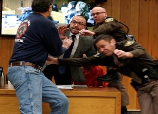 Best Angle of Father Attacking His Daughters Rapist in Court