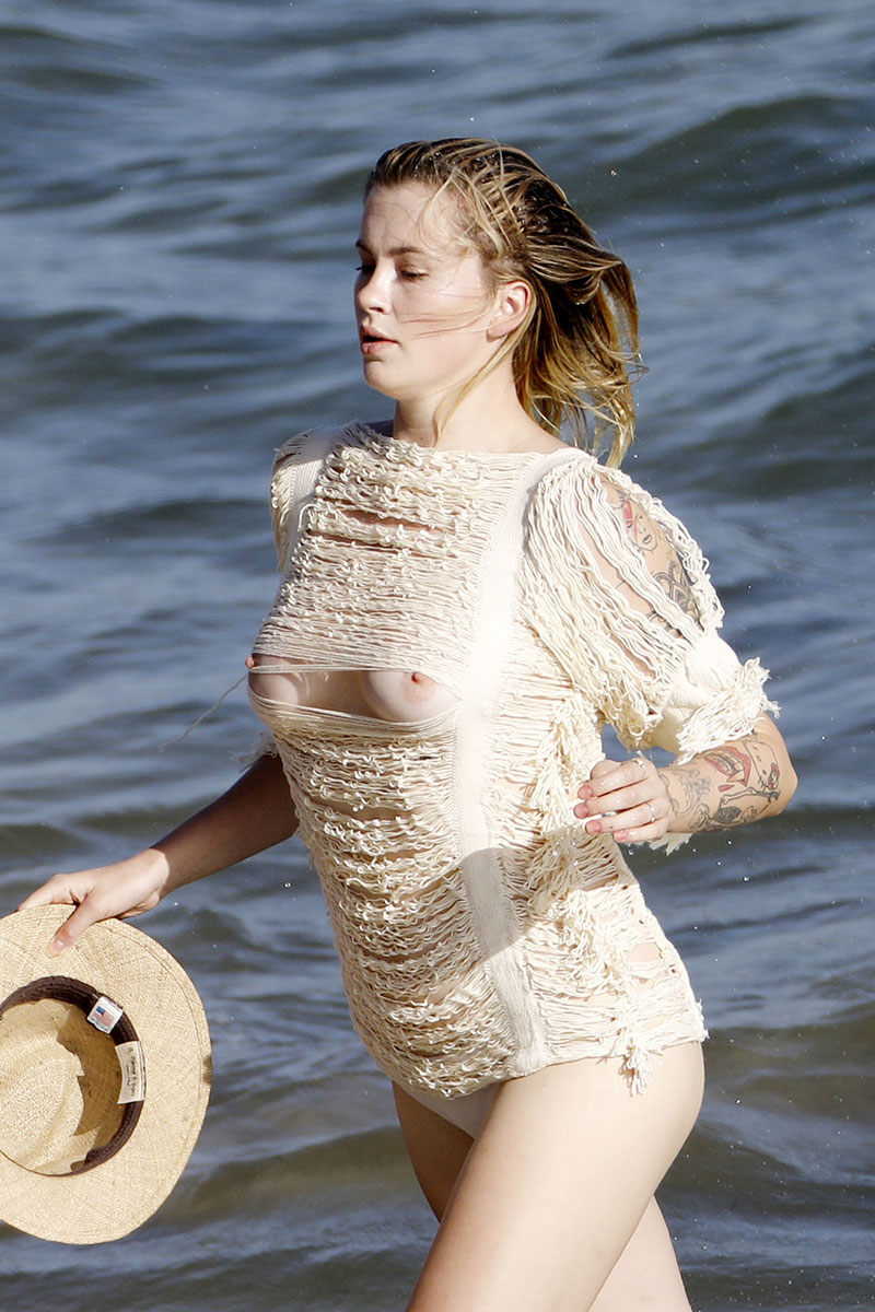 Ireland Baldwins Titities Plop out on Beach (nice nipples)
