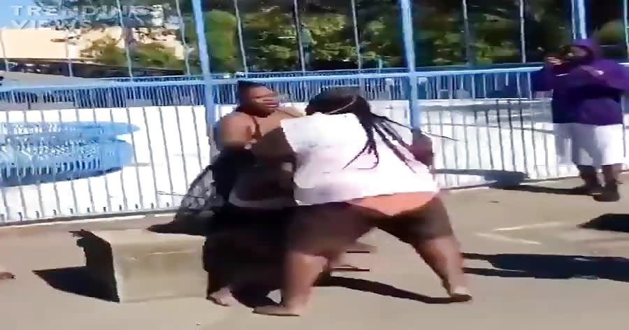 600 lb Girls Fighting At Six Flags, But Watch For The End
