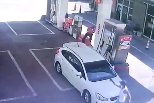 Execution at a Gas Station Caught on Camera - 2 Men Shot